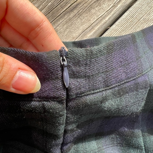 BRANDY MELVILLE Jocelyn tartan green skirt size 26” - Picture 4 of 11